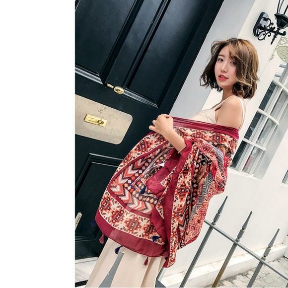 💖 Artistic Red Tassel Scarf - Picture 6 of 7